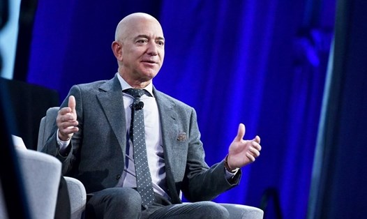 Jeff Bezos thông báo từ chức CEO Amazon hôm 2.2.2021. Ảnh: AFP