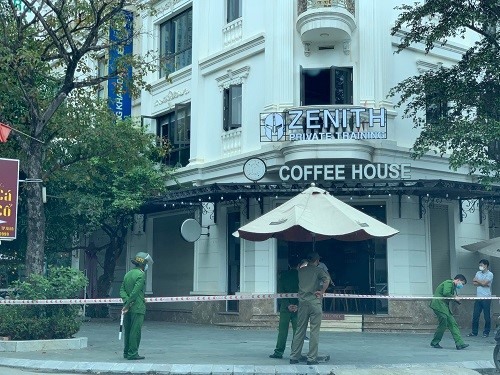 Công an TP Vinh phong tỏa hiện trường, điều tra vụ án. Ảnh: VB