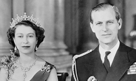 Nữ hoàng Anh Elizabeth II và Hoàng thân Philip năm 1954, không lâu sau khi Nữ hoàng lên ngôi. Ảnh: Archive