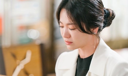 Song Hye Kyo mang đến nhiều cảm xúc với cảnh khóc trong phim. Ảnh: NSX.