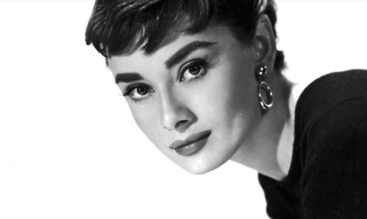 Audrey Hepburn được đánh giá là nữ minh tinh hàng đầu của điện ảnh Hollywood và là người có tầm ảnh hưởng tới ngành công nghiệp thời trang thế giới. Ảnh: Xinhua