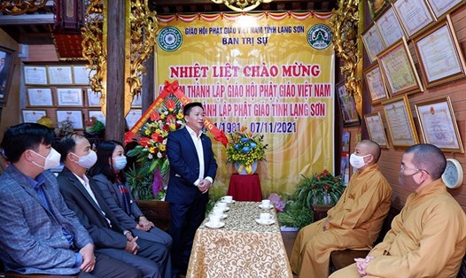 Phái đoàn đến chúc mừng Đại lễ. Ảnh: GHPG Lạng Sơn