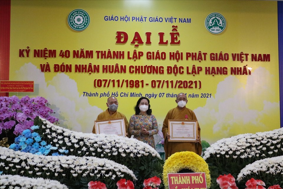 Nhân dịp 40 năm, nhiều lãnh đạo GHPGVN được tặng Huân chương lao động. Ảnh: Huân Cao