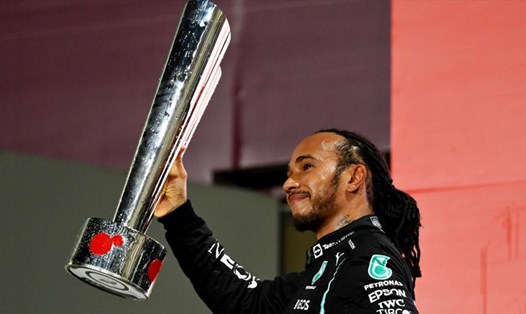 2 chiến thắng liên tiếp ở Brazil và Qatar giúp Lewis Hamilton thu hẹp đáng kể khoảng cách với Max Verstappen, qua đó kéo lại hy vọng vô địch F1 năm nay. Ảnh: Formula1