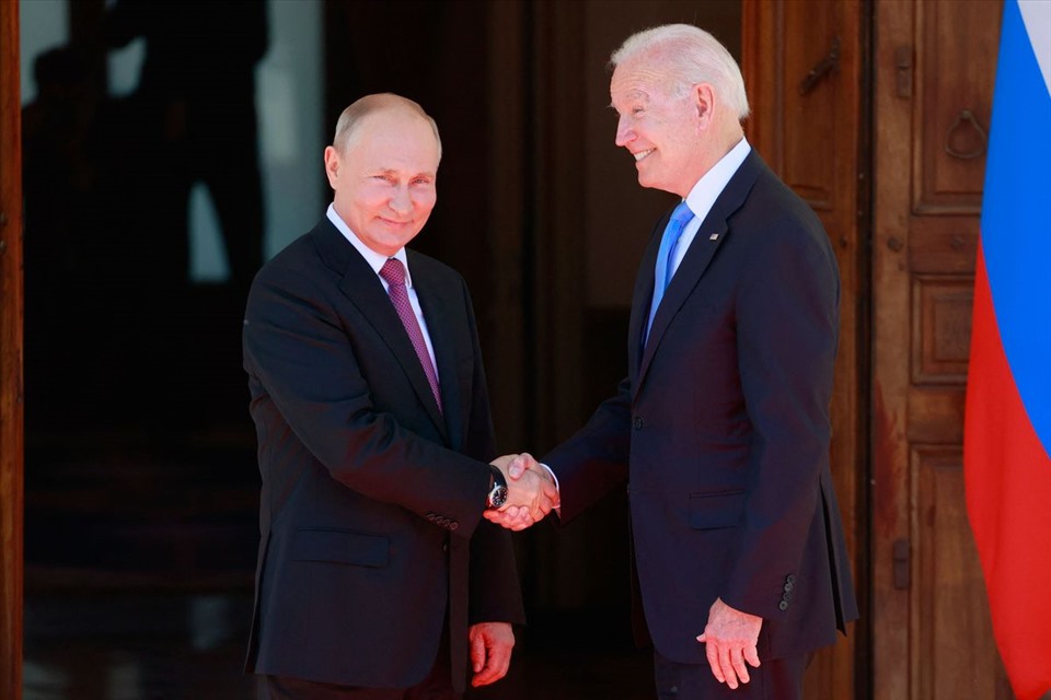 Tổng thống Vladimir Putin gặp Tổng thống Joe Biden ở Geneva, Thụy Sĩ, tháng 6.2021. Ảnh: AFP