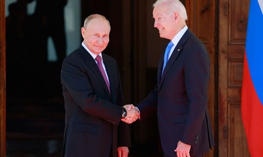 Tổng thống Vladimir Putin gặp Tổng thống Joe Biden ở Geneva, Thụy Sĩ, tháng 6.2021. Ảnh: AFP