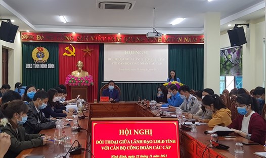 Các đại biểu dự hội nghị đối thoại do LĐLĐ tỉnh Ninh Bình tổ chức. Ảnh: NT