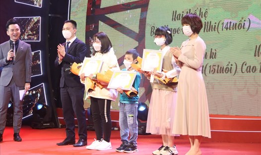Đêm gala "Vì một Việt Nam tất thắng" cũng trao giải cho các thí sinh xuất sắc nhất. Ảnh: BTC