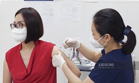 Tỉnh Điện Biên đang tập trung đẩy nhanh tiến độ tiêm vaccine cho người dân. Ảnh: Văn Thành Chương