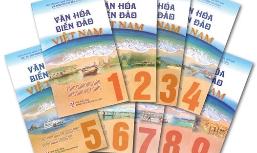 Bộ sách “Văn hóa biển đảo Việt Nam” gồm 9 tập do Nhà xuất bản Chính trị quốc gia Sự thật phát hành. Ảnh: NXB