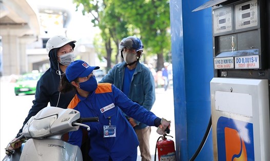 Bộ Tài chính hướng dẫn chi sử dụng, quản lý Quỹ bình ổn giá xăng dầu. Ảnh Hải Nguyễn.