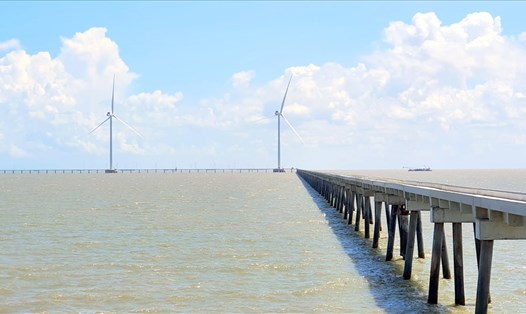 Các công trình điện gió tại tỉnh Bạc Liêu đảm bảo an toàn tuyệt đối khi thi công, vận hành. Ảnh: Nhật Hồ