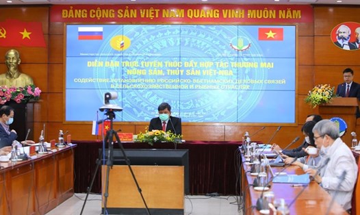 “Diễn đàn trực tuyến thúc đẩy hợp tác thương mại nông sản, thủy sản Việt Nam - Liên bang Nga” chiều 23.11. Ảnh: Bích Hồng