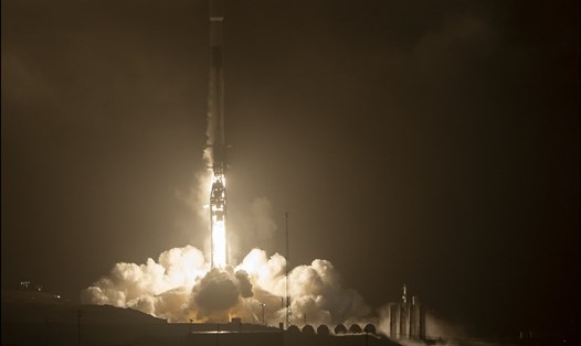 Phóng tên lửa Falcon 9 đưa tàu vũ trụ DART bắt đầu hành trình kéo dài gần một năm để đâm vào tiểu hành tinh. Ảnh: NASA