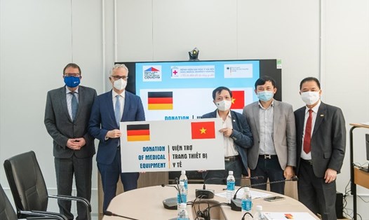 Lễ trao tặng thiết bị y tế của Đức cho Việt Nam. Ảnh: ĐSQ Đức