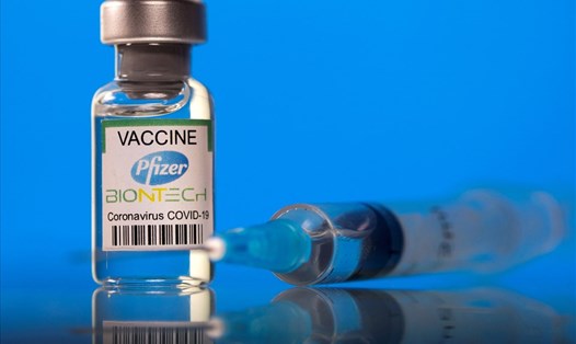 Nhân viên lâu năm của Pfizer bị cáo buộc đánh cắp dữ liệu vaccine COVID-19 của hãng. Ảnh: AFP