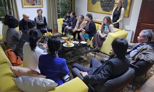 Sự kiện giao lưu được tổ chức tại nhà riêng Đại sứ Na Uy tại Việt Nam Grete Løchen tối 25.11. Ảnh: Đại sứ quán Na Uy