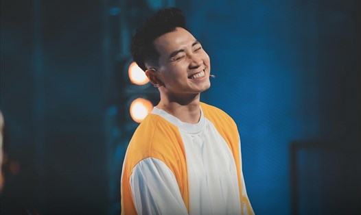 Karik là người mở màn cho vòng đối đầu của Rap Việt mùa 2. Ảnh: NSX.