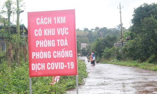 Một khu vực bị phong tỏa do có ổ dịch COVID-19 ở Đắk Lắk. Ảnh: Bảo Trung