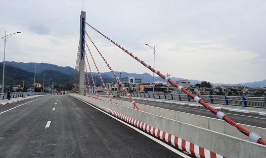 16h chiều nay (26.11), các phương tiện được phép lưu thông trên cầu Hòa Bình 2. Ảnh: L.C