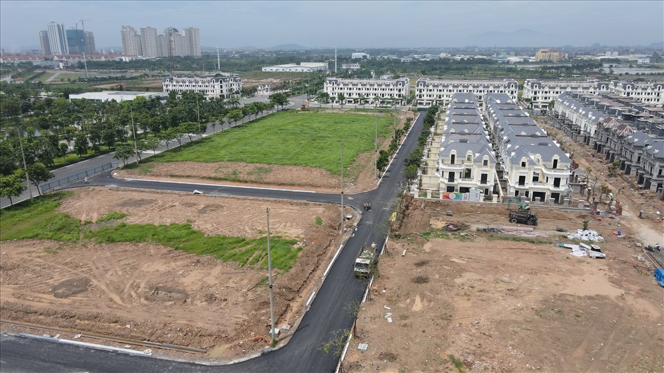 Thủ tục hành chính trong xây dựng còn dư địa cải cách lớn. Ảnh Cao Nguyên.