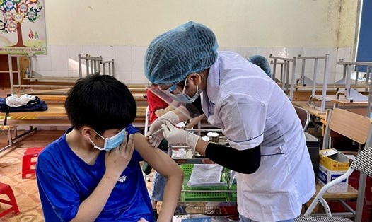 Quận Hà Đông triển khai tiêm vaccine Pfizer cho 6.570 học sinh lớp 9 sáng 27.11. Ảnh: Trung tâm VHTT-TT quận
