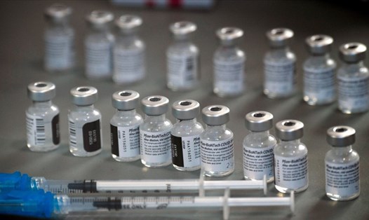 Pfizer/BioNTech đang nghiên cứu vaccine ngừa siêu biến thể Omicron. Ảnh: AFP