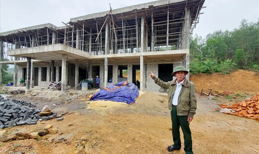 Ngôi trường được xây dựng trên mảnh đất rộng 1.500m2 do ông Hồ Hơn hiến tặng. Ảnh: H.L