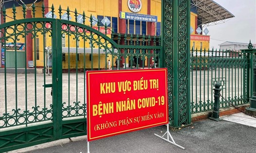 Bệnh viện dã chiến vừa được thiết lập tại Nhà thi đấu trung tâm huyện Hải Hậu (tỉnh Nam Định) để hỗ trợ điều trị F0. Ảnh: D.N