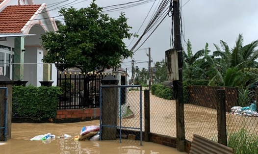 Nhiều tuyến đường ở xã Hoài Sơn (TX. Hoài Nhơn) bị ngập sâu.
