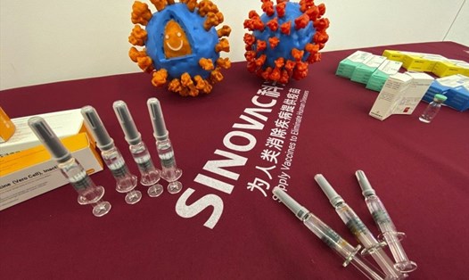 Hãng Sinovac tuyên bố có thể nhanh chóng sản xuất vaccine ngừa biến thể Omicron. Ảnh: AP