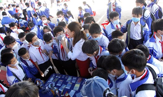 Tập huấn cho học sinh về phòng chống ma túy trong trường học. Ảnh: Viện PSD cung cấp