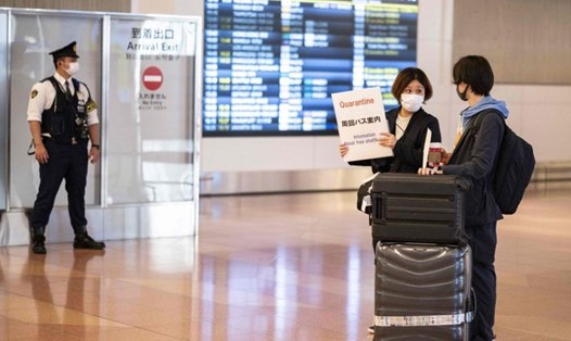 Nhật Bản ban hành lệnh cấm nhập cảnh mới đối với tất cả du khách nước ngoài từ 30.11 do lo ngại  biến thể Omicron. Ảnh: AFP
