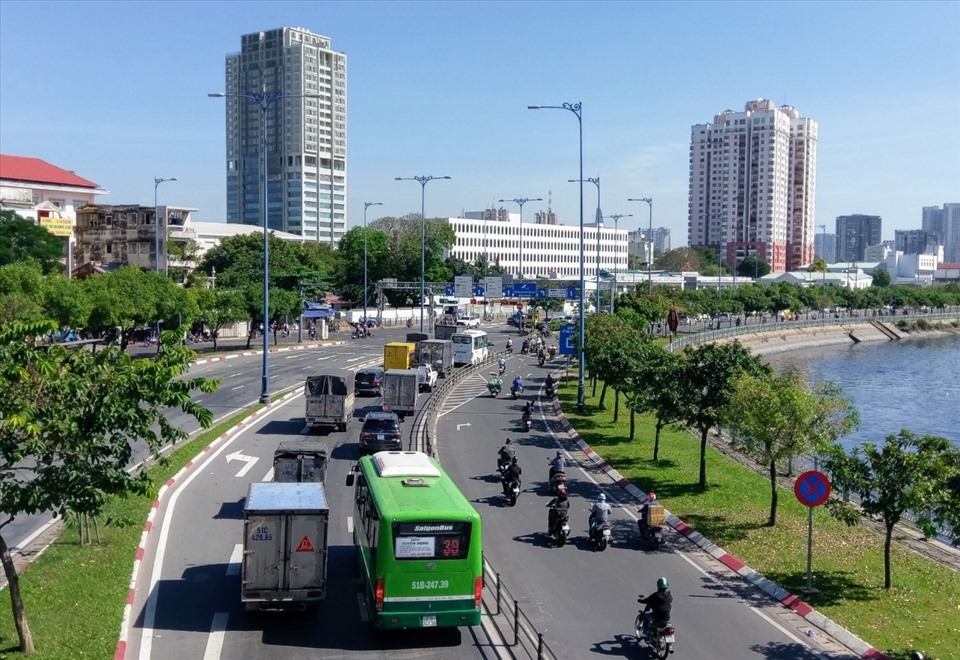 Đại lộ Võ Văn Kiệt - nơi dự kiến triển khai làn đường riêng cho xe buýt nhanh BRT số 1. Ảnh: Minh Quân