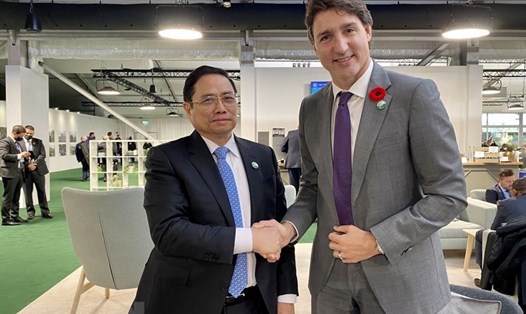 Thủ tướng Phạm Minh Chính gặp Thủ tướng Canada Justin Trudeau. Ảnh: TTXVN