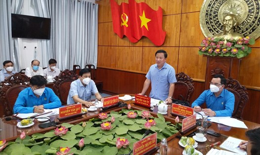 Chủ tịch UBND tỉnh Long An - ông Nguyễn Văn Út - phát biểu cảm ơn tổ chức Công đoàn Việt Nam đã có nhiều hoạt động thiết thực, kịp thời hỗ trợ, chăm lo cho người lao động tỉnh Long An. Ảnh: K.Q