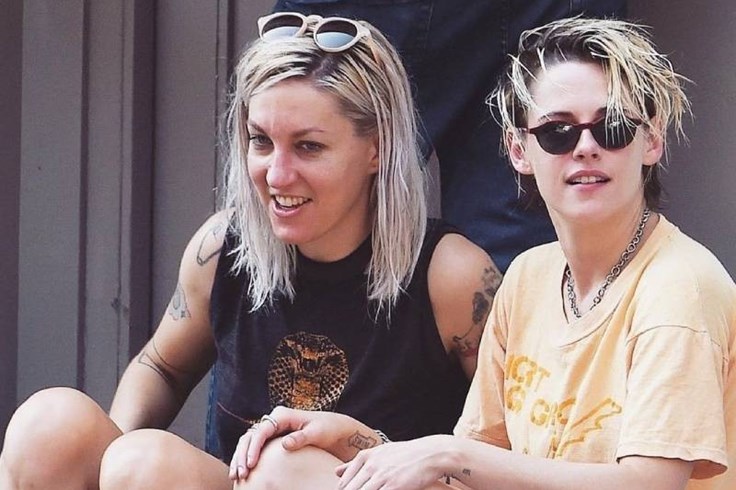 Nữ diễn viên Kristen Stewart đính hôn với biên kịch Dylan Meyer Nữ diễn viên Kristen Stewart đính hôn với biên kịch Dylan Meyer