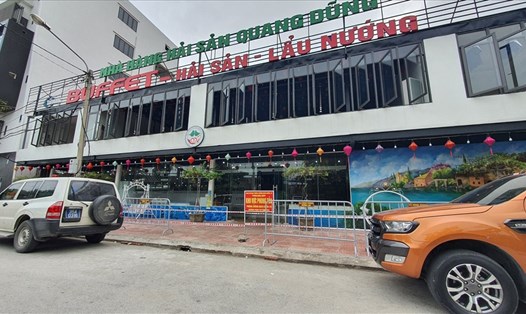 Ngành Y tế Ninh Bình đã phong tỏa nhà hàng buffet hải sản Quang Dũng và homestay Diep’s House – Eco Homestay để khử khuẩn và tiếp tục truy vết các trường hợp liên quan. Ảnh: NT