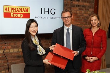 Lễ ký kết Bản Ghi nhớ hợp tác giữa Alphanam Group và InterContinental Hotels Group (IHG) tại Scotland, Vương quốc Anh.