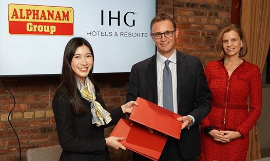Lễ ký kết Bản Ghi nhớ hợp tác giữa Alphanam Group và InterContinental Hotels Group (IHG) tại Scotland, Vương quốc Anh.