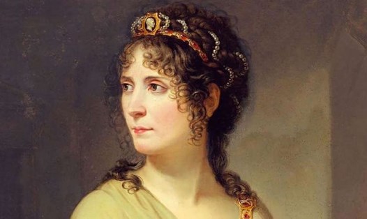 Đấu giá 2 vương miện vàng của người vợ đầu của Napoléon. Ảnh: Sotheby's