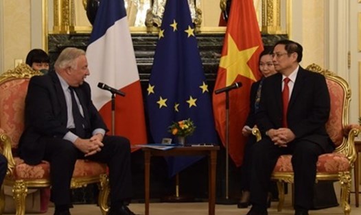 Thủ tướng Phạm Minh Chính hội kiến Chủ tịch Thượng viện Pháp Gérard Larcher. Ảnh: TTXVN