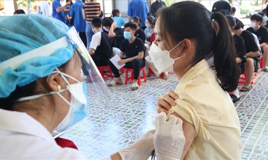 Tỉnh Bình Phước tiêm vaccine ngừa COVID-19 cho lứa tuổi học sinh.