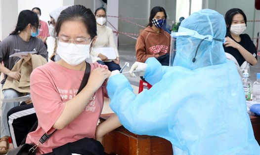 Tiêm vaccine cho nhóm 15-17 tuổi ở thành phố Đông Hà, tỉnh Quảng Trị. Ảnh: HT.