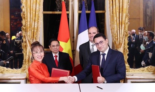 Vietjet và Safran ký kết thoả thuận hợp tác chiến lược toàn diện dưới sự chứng kiến của Thủ tướng Chính phủ Việt Nam Phạm Minh Chính, Thủ tướng Cộng hoà Pháp Jean Castex, và lãnh đạo cấp cao của hai nước.
