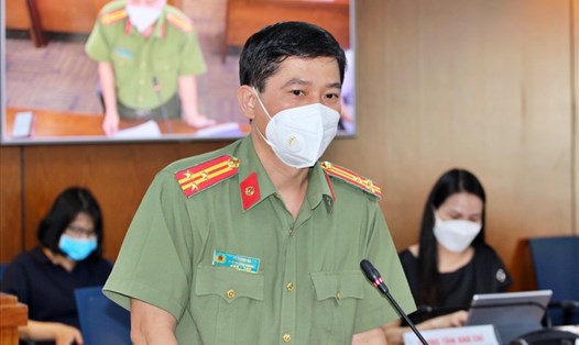 Thượng tá Lê Mạnh Hà thông tin về tình hình xử lí các vụ việc vi phạm quy định phòng chống dịch tại họp báo chiều 4.11. Ảnh: Thành Nhân