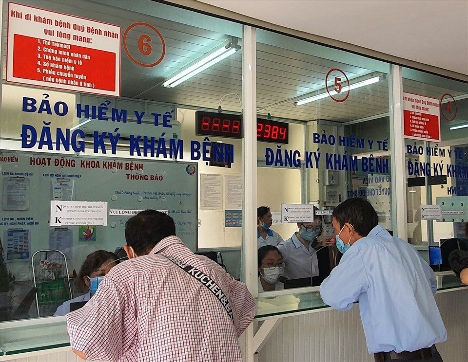 Người dân tham gia BHYT hộ gia đình sẽ được hưởng nhiều quyền lợi. Ảnh: Nam Dương Người dân tham gia BHYT hộ gia đình sẽ được hưởng nhiều quyền lợi. Ảnh: Nam Dương