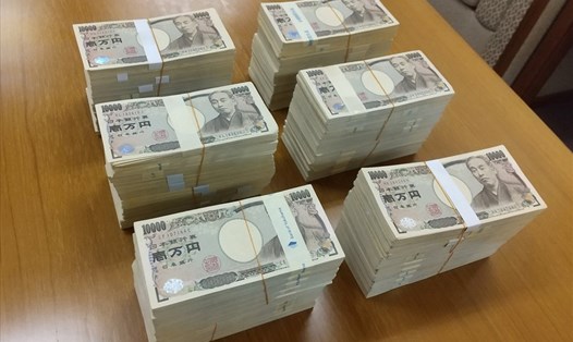 Nhật Bản dự kiến phát tiền cho người dân trong gói kích thích kinh tế mới. Ảnh: AFP