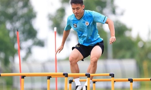 Đỗ Hùng Dũng được gọi lên tuyển Việt Nam giữa lúc vẫn đang điều trị chấn thương tại câu lạc bộ Hà Nội. Ảnh: CLB Hà Nội.