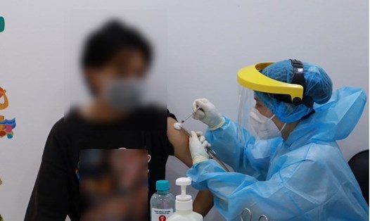 Tiêm vaccine ngừa COVID-19 cho trẻ em ở TP.HCM. Ảnh: Nguyễn Ly